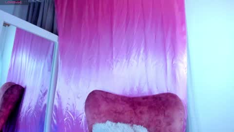 jade white  online show from 01/29/25, 12:56