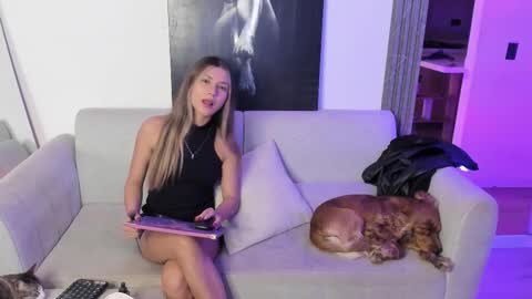 Snapshot of jade_ws chatting on 11/26/25, 02:12 Jade online show from 11/26/25, 02:12