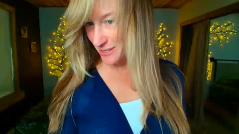 jadeamaryllis_ online show from 04/09/26, 03:28