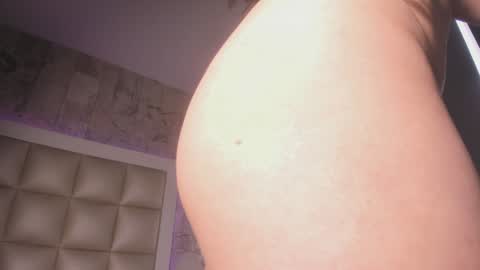 Snapshot of jadeestudios chatting on 01/10/25, 01:20 jadeestudios online show from 01/10/25, 01:20