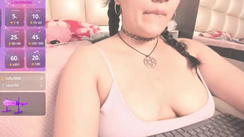 Snapshot of jadeestudios chatting on 10/02/25, 05:42 jadeestudios online show from 10/02/25, 05:42