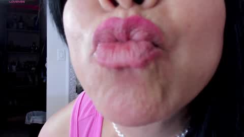 Snapshot of jadeh_williams02 chatting on 01/23/25, 12:46 Jadeh online show from 01/23/25, 12:46