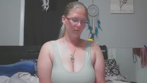 Snapshot of jadeluv chatting on 09/19/25, 01:07 JadeLuv online show from 09/19/25, 01:07