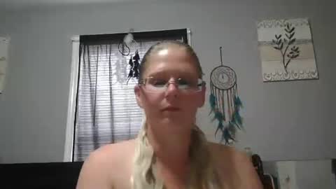 Snapshot of jadeluv chatting on 10/25/25, 06:13 JadeLuv online show from 10/25/25, 06:13