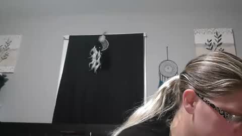 Snapshot of jadeluv chatting on 12/17/25, 01:33 JadeLuv online show from 12/17/25, 01:33