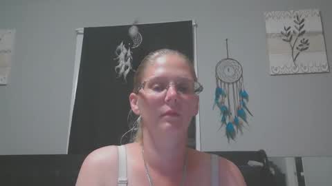 Snapshot of jadeluv chatting on 04/21/26, 01:42 JadeLuv online show from 04/21/26, 01:42