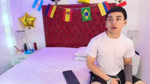 Snapshot of jaden_and_sofia chatting on 06/19/26, 03:33 Jaden and Sofia online show from 06/19/26, 03:33
