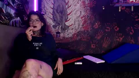 Snapshot of jadepoarch chatting on 04/21/26, 04:52 Alex and Venus online show from 04/21/26, 04:52