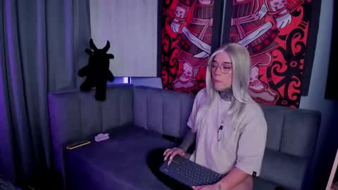 Snapshot of jadeykhada chatting on 10/17/25, 12:14 Jade Khada online show from 10/17/25, 12:14