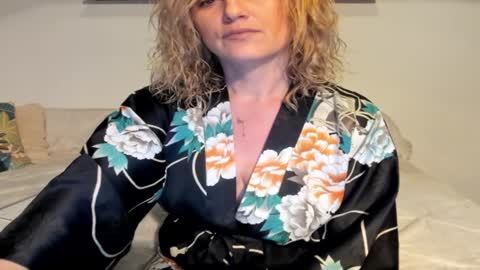 Snapshot of jadore_able82 chatting on 01/14/25, 02:29 elena online show from 01/14/25, 02:29