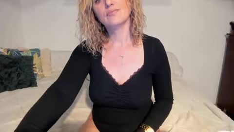 Snapshot of jadore_able82 chatting on 01/15/25, 02:38 elena online show from 01/15/25, 02:38