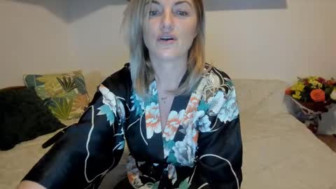 Snapshot of jadore_able82 chatting on 02/15/25, 04:25 elena online show from 02/15/25, 04:25