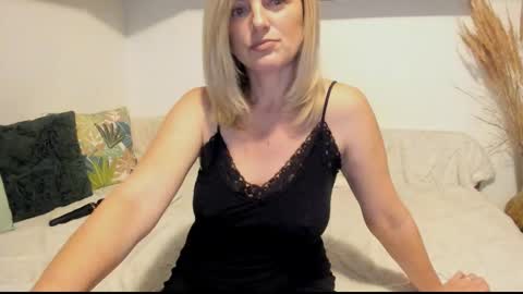 Snapshot of jadore_able82 chatting on 11/12/25, 02:45 elena online show from 11/12/25, 02:45