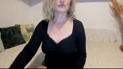 Snapshot of jadore_able82 chatting on 11/20/25, 03:07 elena online show from 11/20/25, 03:07