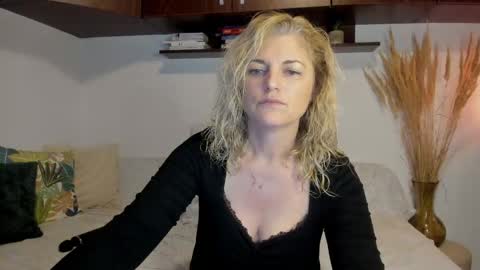 Snapshot of jadore_able82 chatting on 05/19/26, 01:44 elena online show from 05/19/26, 01:44