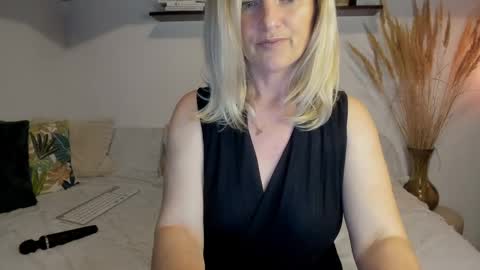 Snapshot of jadore_able82 chatting on 05/26/26, 02:29 elena online show from 05/26/26, 02:29