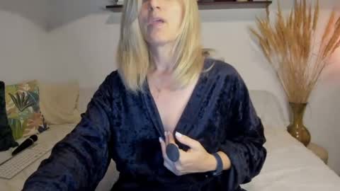 Snapshot of jadore_able82 chatting on 06/04/26, 02:34 elena online show from 06/04/26, 02:34
