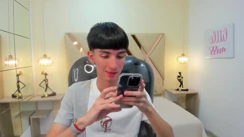 Snapshot of jake_evanss_ chatting on 12/04/25, 04:27 JAKE online show from 12/04/25, 04:27