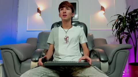 Snapshot of jake_evanss_ chatting on 04/10/26, 03:01 JAKE online show from 04/10/26, 03:01