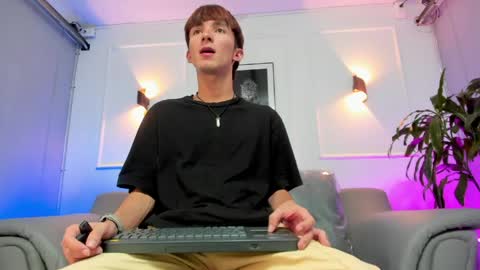 Snapshot of jake_evanss_ chatting on 04/12/26, 04:50 JAKE online show from 04/12/26, 04:50