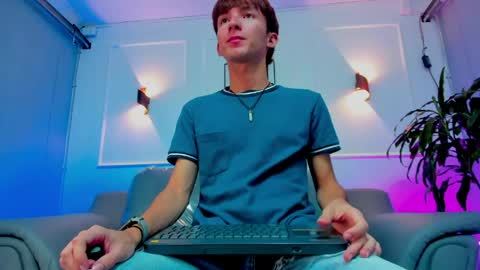 Snapshot of jake_evanss_ chatting on 04/14/26, 05:13 JAKE online show from 04/14/26, 05:13