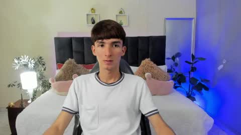 Snapshot of jake_evanss_ chatting on 05/11/26, 02:01 JAKE online show from 05/11/26, 02:01