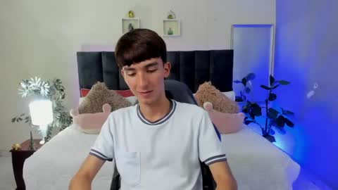 Snapshot of jake_evanss_ chatting on 05/11/26, 04:04 JAKE online show from 05/11/26, 04:04