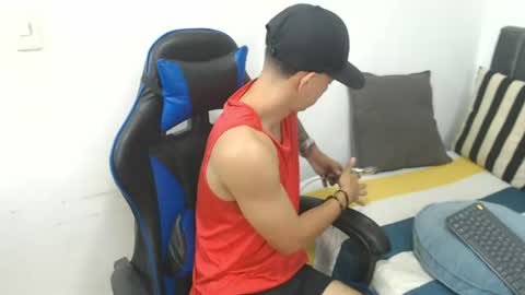 Hi guys im new 3 online show from 06/18/26, 10:47