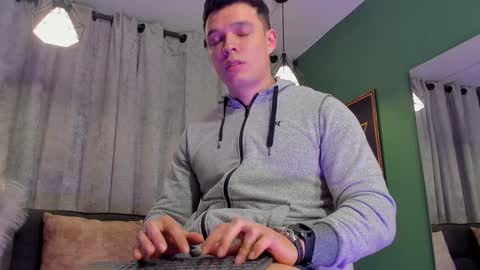 Snapshot of jakee_tyler chatting on 12/06/24, 02:46 Jake Tyler online show from 12/06/24, 02:46