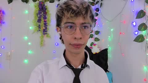 Snapshot of jakke__ chatting on 01/26/25, 05:02 Jakke Independent model online show from 01/26/25, 05:02