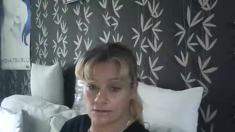 Snapshot of jakkilouise chatting on 11/06/25, 01:01 JAKKI LOUISE pornstar online show from 11/06/25, 01:01