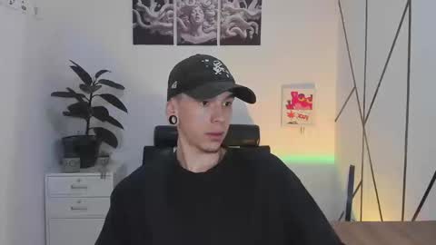 Snapshot of james_adamss_ chatting on 11/18/25, 12:42 james_adamss_ online show from 11/18/25, 12:42