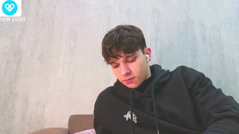 Snapshot of james_friends chatting on 12/01/24, 10:21 James online show from 12/01/24, 10:21