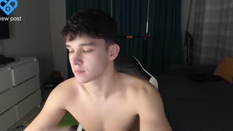 Snapshot of james_friends chatting on 12/12/24, 09:37 James online show from 12/12/24, 09:37