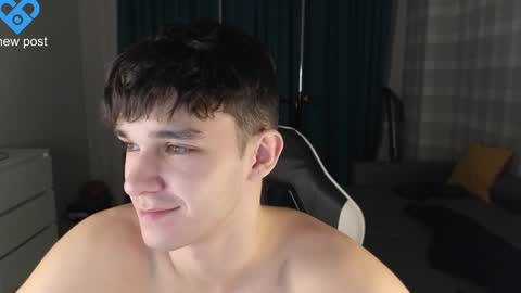 Snapshot of james_friends chatting on 12/18/24, 10:35 James online show from 12/18/24, 10:35