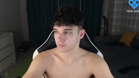 Snapshot of james_friends chatting on 12/19/24, 09:28 James online show from 12/19/24, 09:28