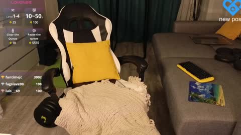 Snapshot of james_friends chatting on 01/11/25, 11:56 James online show from 01/11/25, 11:56