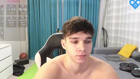 Snapshot of james_friends chatting on 01/12/25, 09:29 James online show from 01/12/25, 09:29