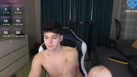 Snapshot of james_friends chatting on 01/14/25, 11:16 James online show from 01/14/25, 11:16