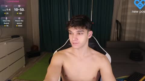 Snapshot of james_friends chatting on 01/16/25, 08:14 James online show from 01/16/25, 08:14