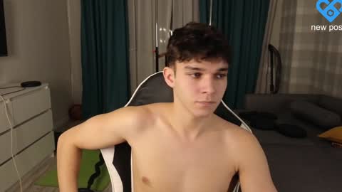 Snapshot of james_friends chatting on 01/25/25, 10:39 James online show from 01/25/25, 10:39