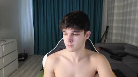 Snapshot of james_friends chatting on 02/07/25, 01:01 James online show from 02/07/25, 01:01