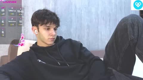 Snapshot of james_friends chatting on 02/15/25, 08:54 James online show from 02/15/25, 08:54