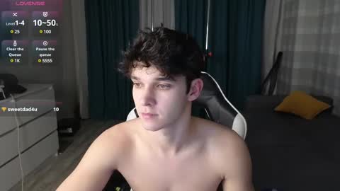 Snapshot of james_friends chatting on 02/23/25, 12:19 James online show from 02/23/25, 12:19