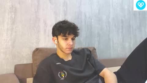 Snapshot of james_friends chatting on 03/08/25, 10:02 James online show from 03/08/25, 10:02