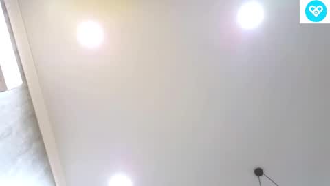 Snapshot of james_friends chatting on 03/09/25, 01:04 James online show from 03/09/25, 01:04