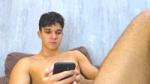 Snapshot of james_friends chatting on 09/11/25, 08:53 James online show from 09/11/25, 08:53