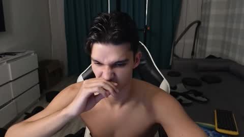 Snapshot of james_friends chatting on 09/19/25, 09:37 James online show from 09/19/25, 09:37