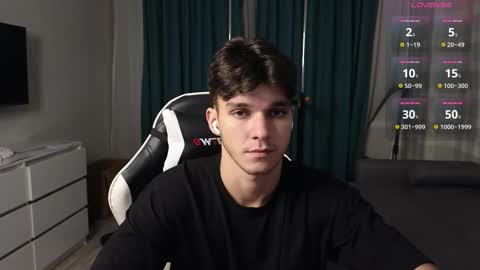 Snapshot of james_friends chatting on 09/28/25, 09:09 James online show from 09/28/25, 09:09