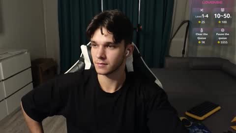 Snapshot of james_friends chatting on 09/29/25, 07:51 James online show from 09/29/25, 07:51